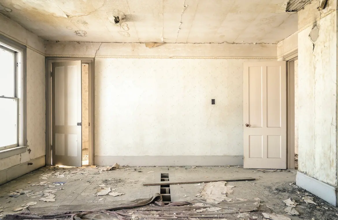 Waste disposal crew managing a cleanout project in Kings Grant